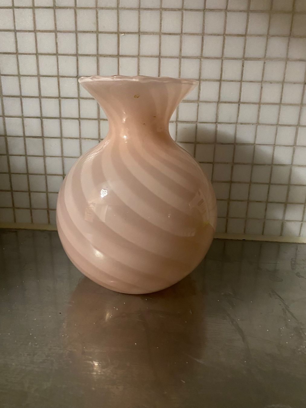 Murano Vasi & Recipienti: Wunderschöne Murano-Vase  Wirbelmuster, rosa gestreift 60er – Usato da Solothurn venduto da BORGHAGEN 8