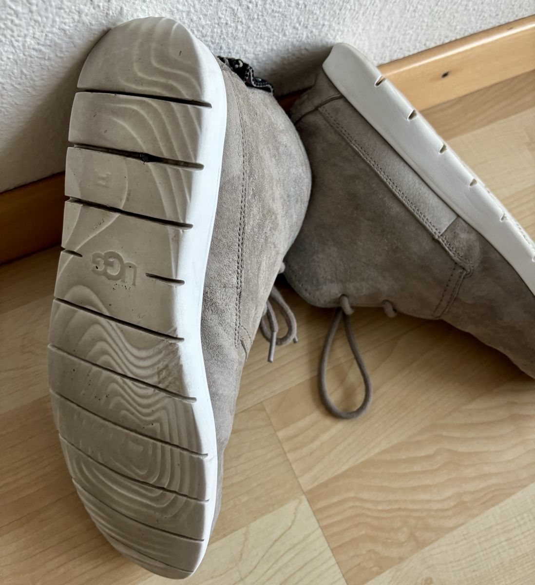 Ugg Scarpe da uomo: Uggs Sneakers beige 42 in Wildleder – Usato da Bern venduto da larrybird 1