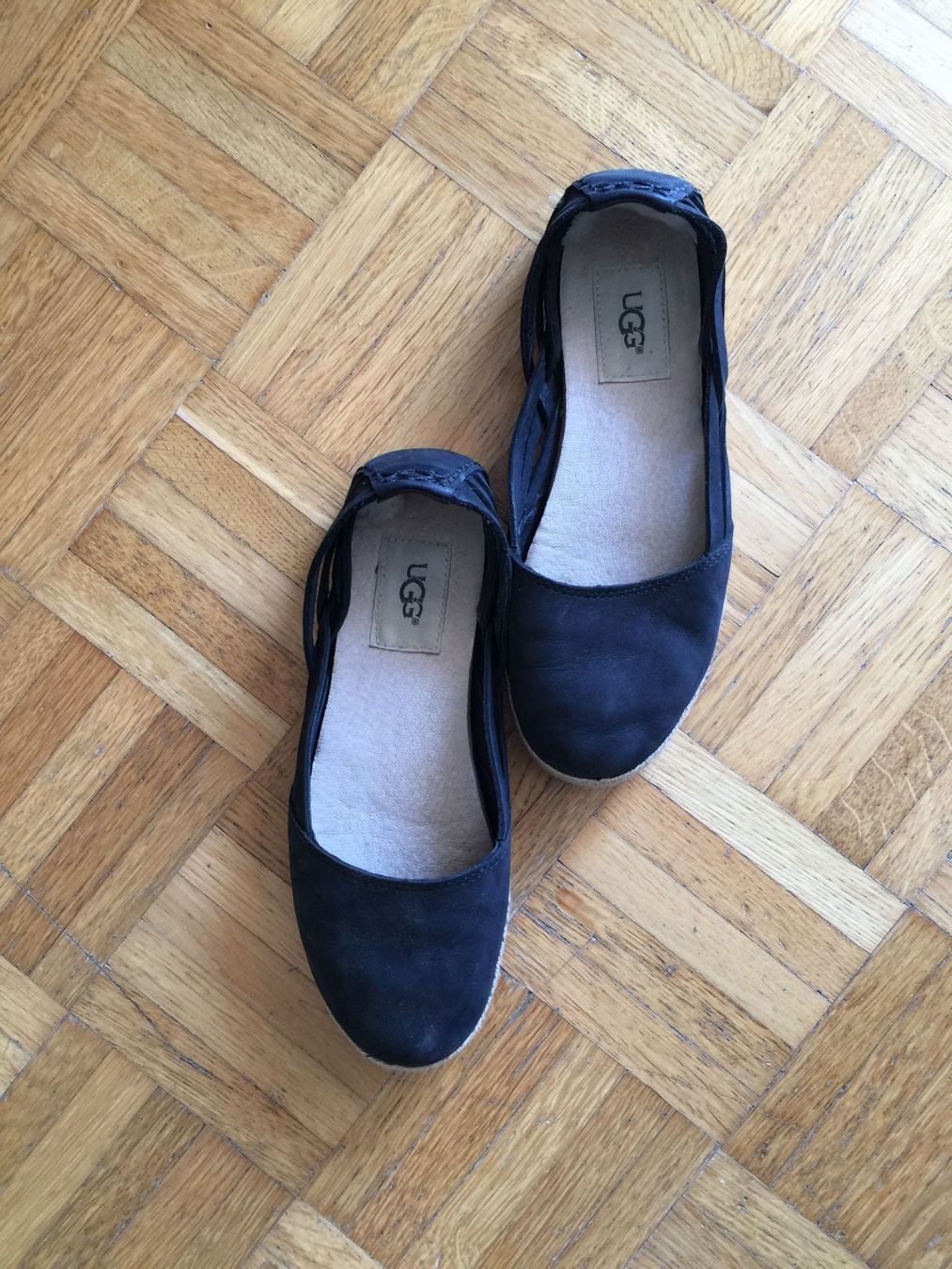 Ugg Chaussures femmes: UGG ballerines gr.35 – D'occasion à Biel/Bienne par Laurencemathys 1