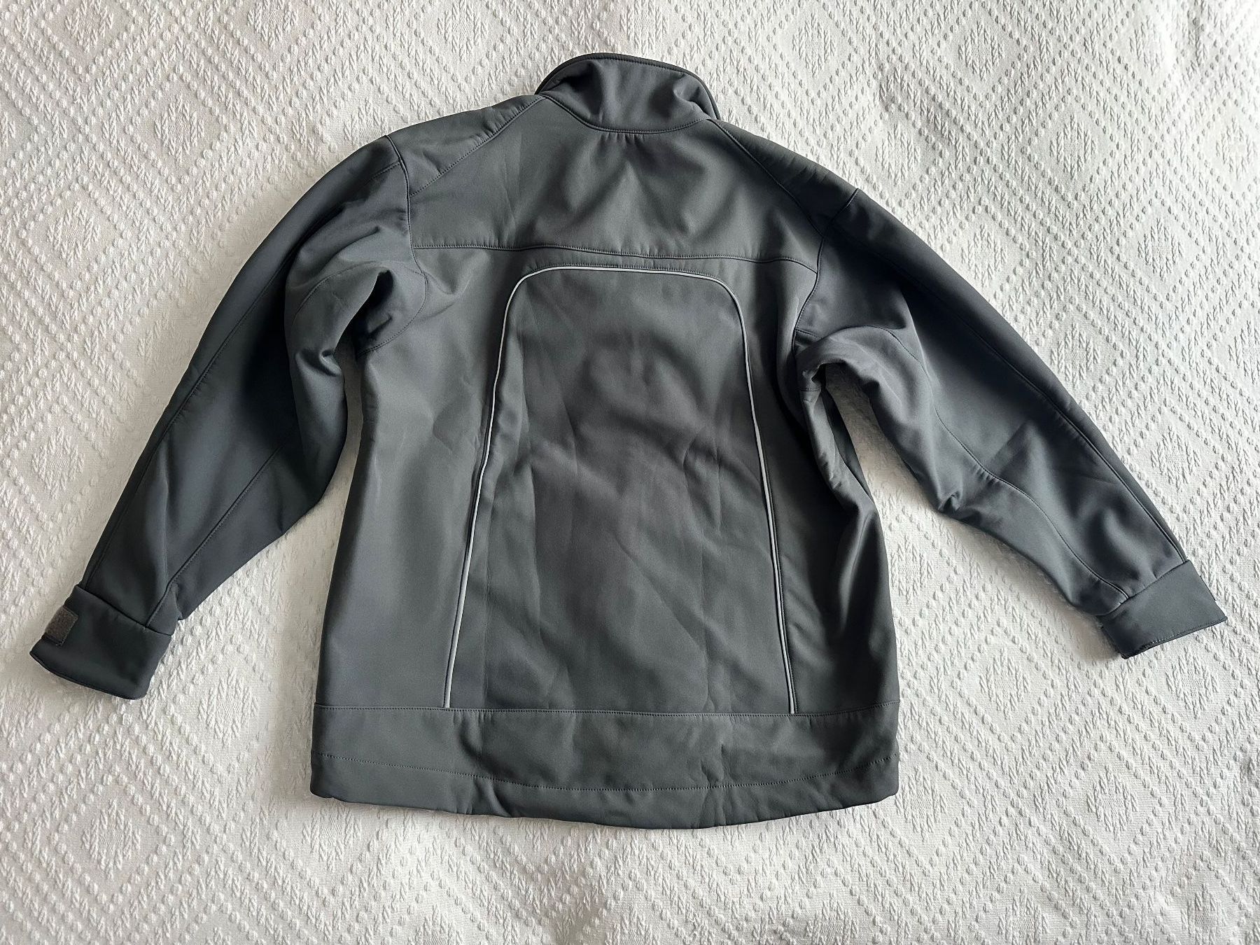 Jacken: TCS Softshell Jacke grau mit Taschen – Gebraucht aus Bülach von Jubet 2