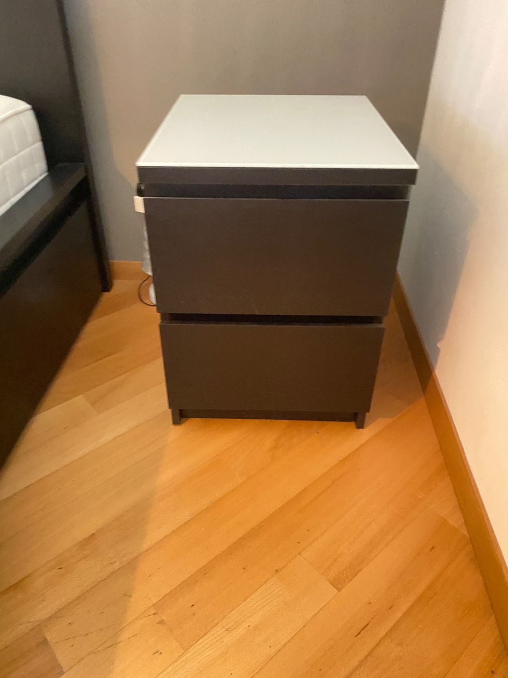 Ikea Letti: Lit, matelas et deux tables de chevets . – Usato da Chéserex venduto da bch_f9xt 3