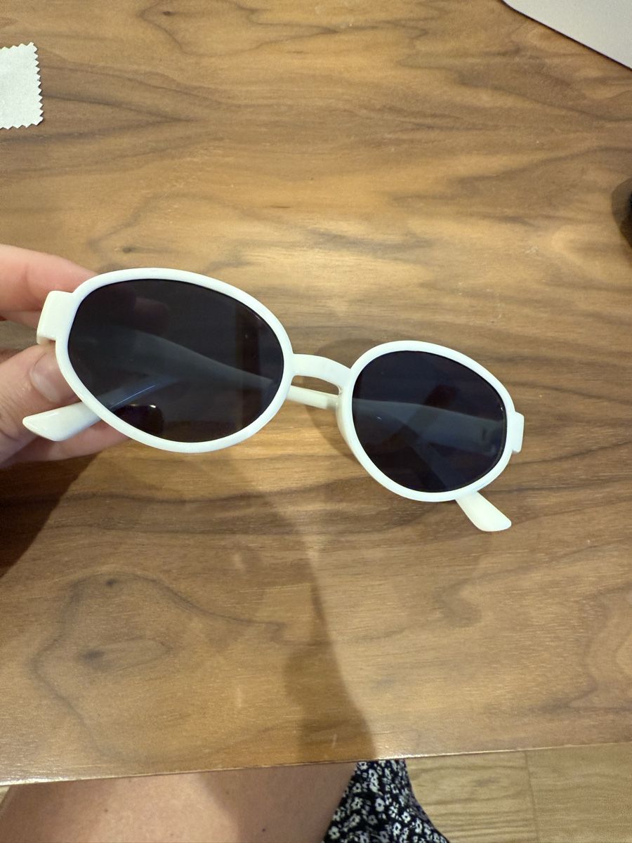 Occhiali & Lenti: Weisse Sonnenbrille im Retro Look - Neu – Nuovo (secondo la descrizione) da Dotzigen venduto da White_Warrior 1