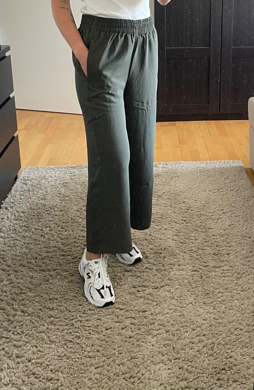 H&M Pantaloni: Schwarze Stoffhose, Grösse 36 – Usato da Madiswil venduto da bjs_90 1