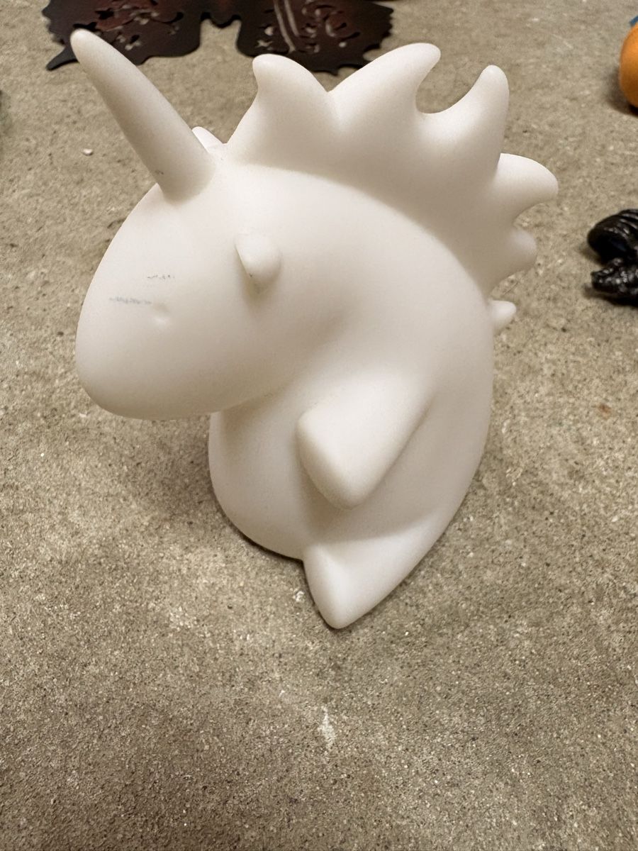 Toutes les décorations: Leuchtendes Einhorn (farbwechsel) – D'occasion à Basel par alisha.beuggert 1