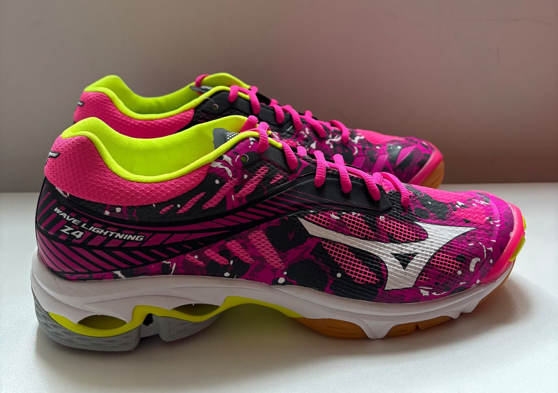 Mizuno Damenschuhe: MIZUNO Wave Lightning Z4 Damen, Gr. 42.5 – Neu und originalverpackt aus Luzern von falena01 1