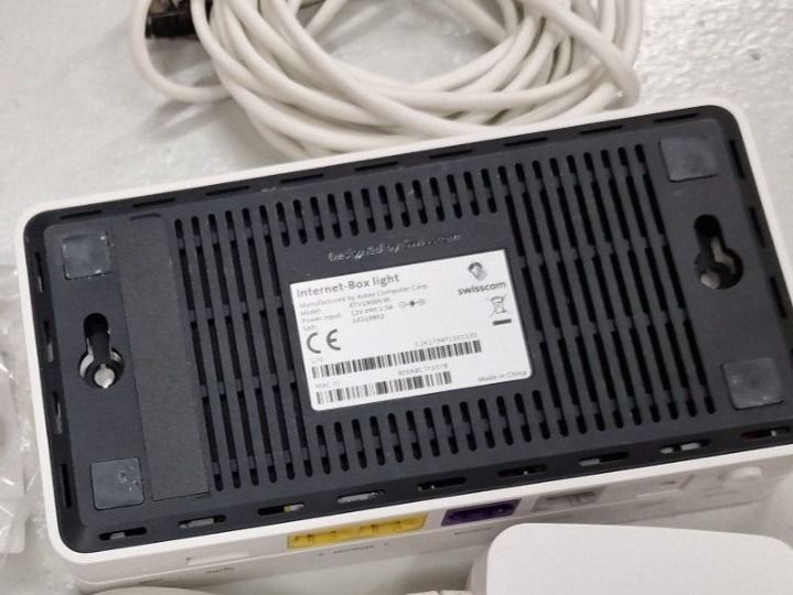 Swisscom Modems & Router: Swisscom Internet Box Light / inkl. Zubehör – Gebraucht aus Kriens von  2