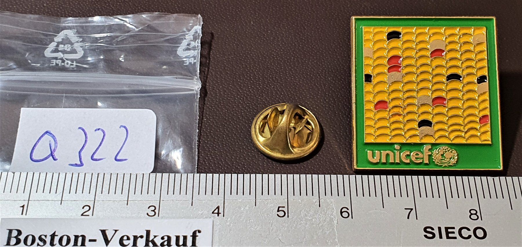 Placchette & Badge: Q322 - Pin unicef – Usato da Reinach BL venduto da Boston-Verkauf 1