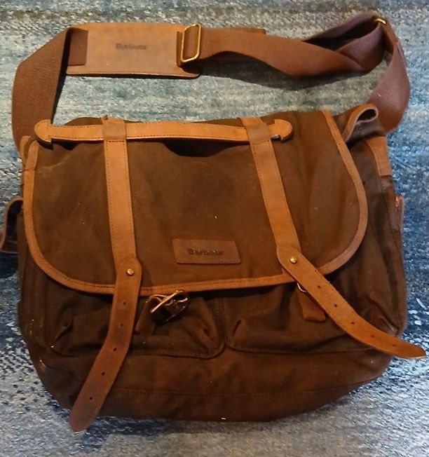 Barbour Borse: Barbour Umhaengetasche gewachst braun – Usato da Wichtrach venduto da zozifabi