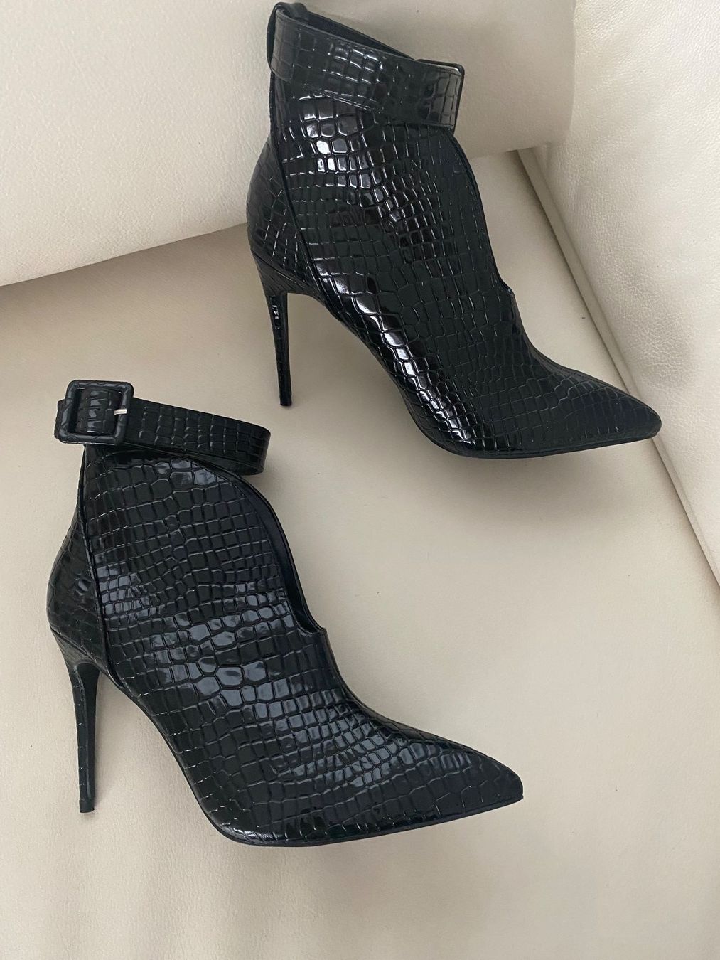 Damenschuhe: Extravaganter seltener Damen High-Heel, nero, Gr. 39 – Neu und originalverpackt aus Winkel von ferrari2022