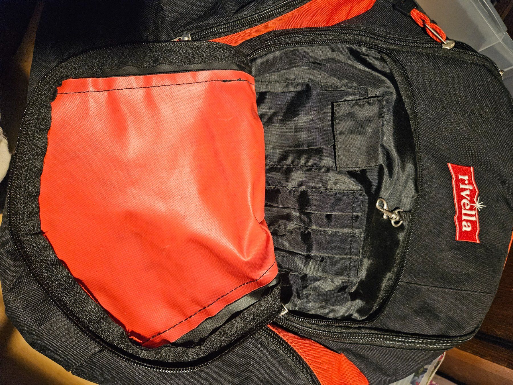 Zaini: Rivella Rucksack, Wanderrucksack,  Bauchgurt, viele Fächern – Nuovo (secondo la descrizione) da Strengelbach venduto da schmetterling20 4