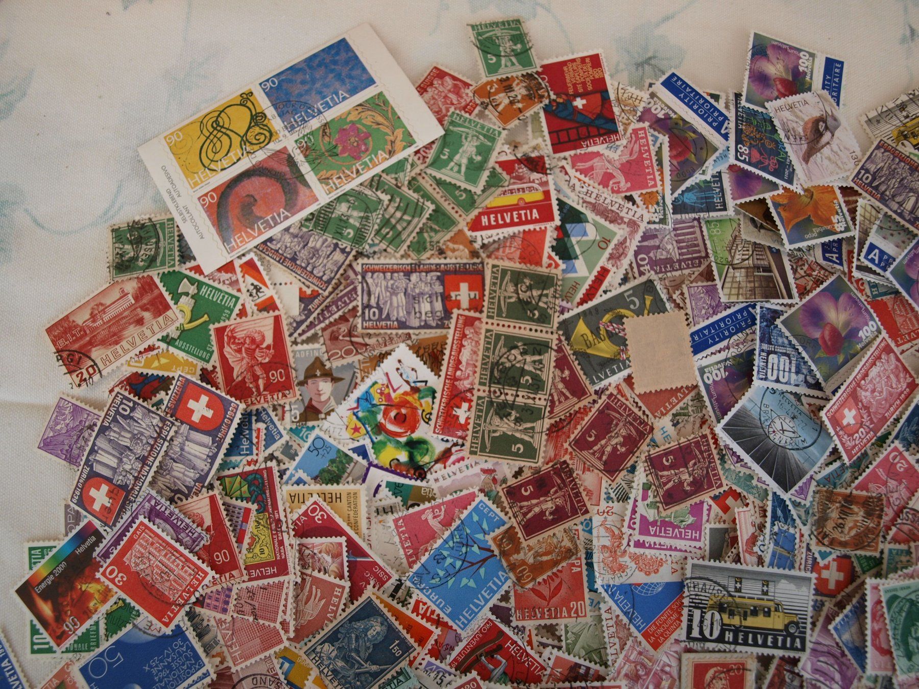 Tutti i francobolli: 1000 Schweizer Briefmarken über 70g Gebraucht siehe Bilder – Usato da Aarau venduto da Marcele0 1