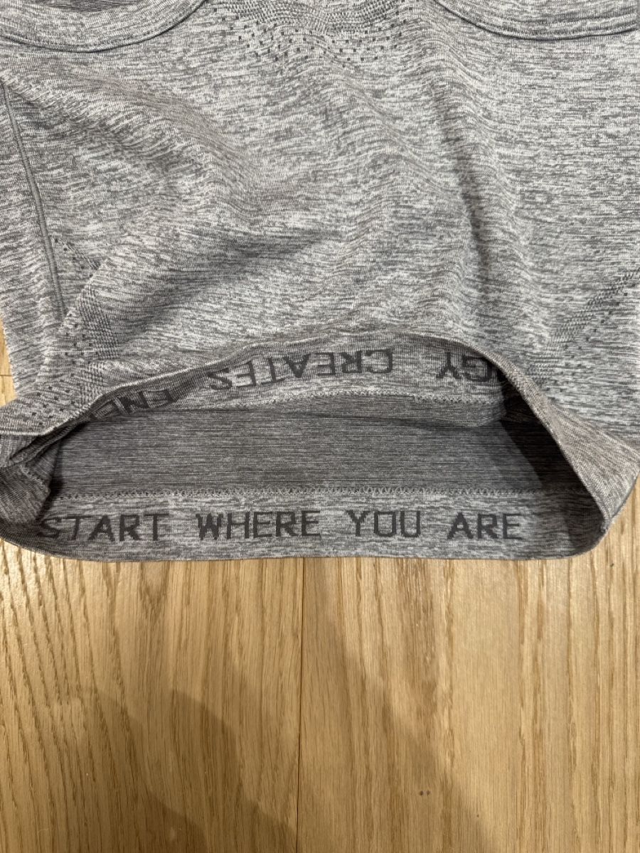 Lululemon Top: Lululemon Swiftly Tech Cropped Racerback Tank Top Gr. 2 – Usato da Ennetbaden venduto da Katiusia 2