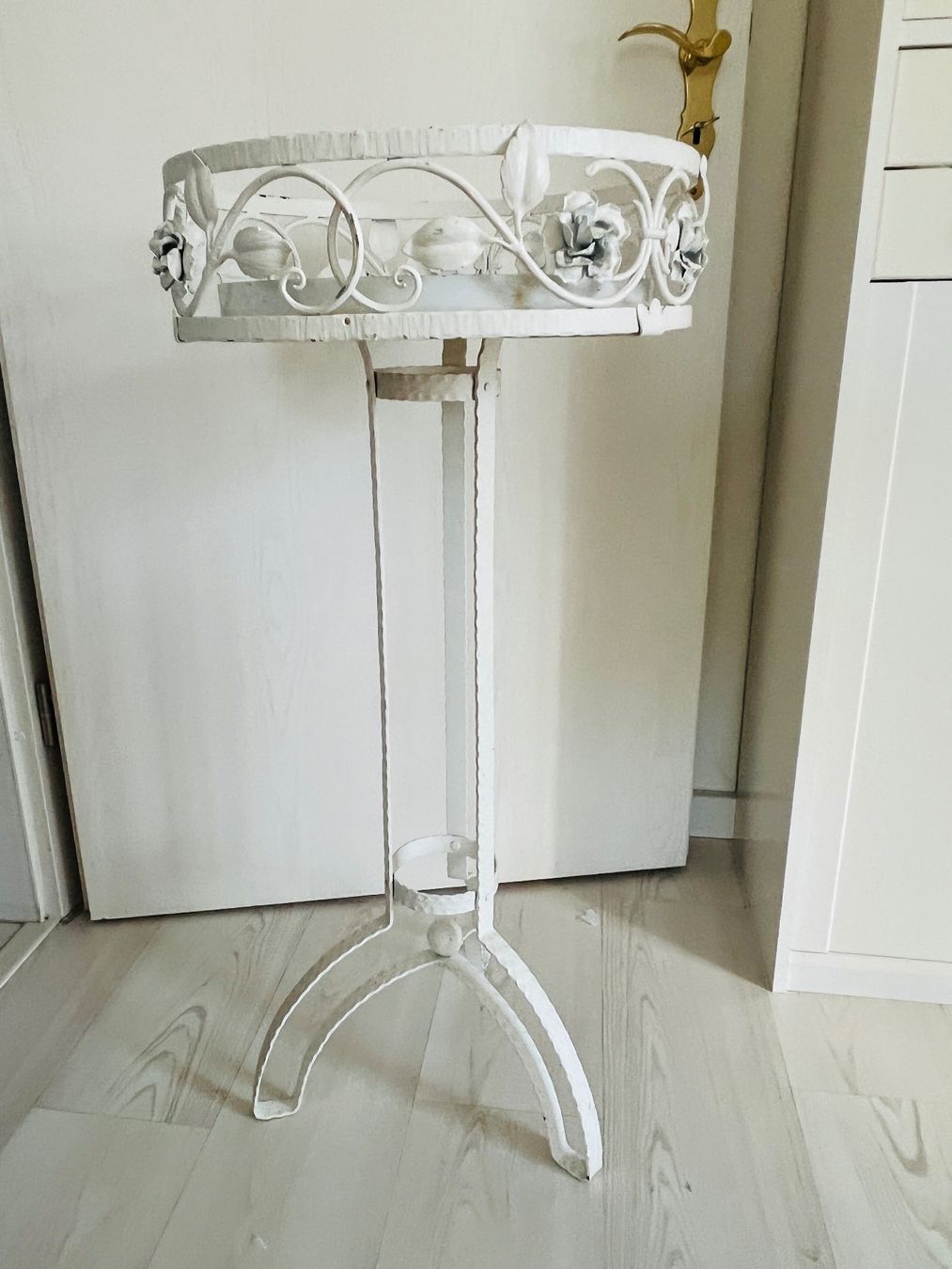 Sonstiges für Haushalt & Wohnen: Antiker Blumenständer Metall Ständer Säule Figur Konsole – Gebraucht aus Wil von fuschti01