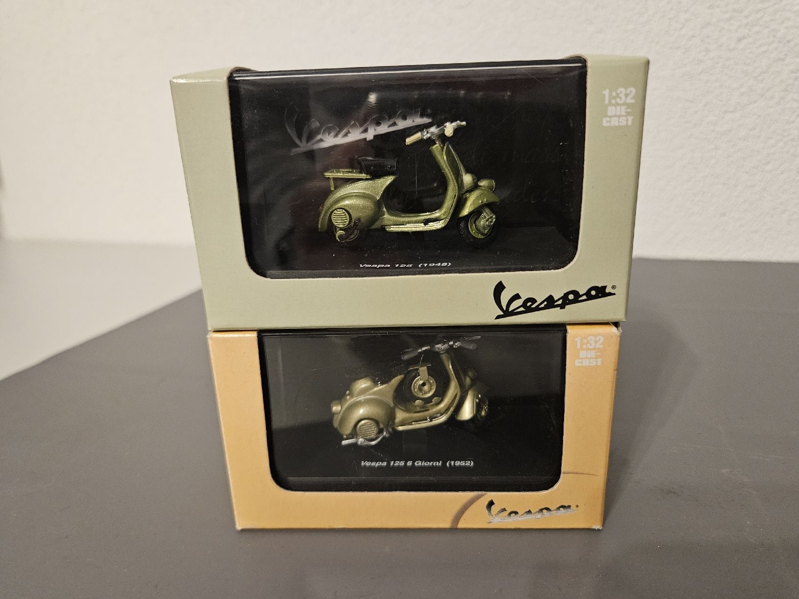Vespa Kit di modellismo & Modellini statici: Vespa Modelle 1/32 - 2 Stück – Nuovo (secondo la descrizione) da Grenchen venduto da Fluri1 1