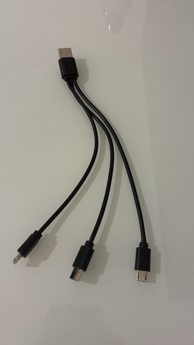 Cavi: 3 in 1 USB Kabel: Micro USB, USB vom-C, Lightning Stecker – Nuovo (secondo la descrizione) da Zürich venduto da alivasalli