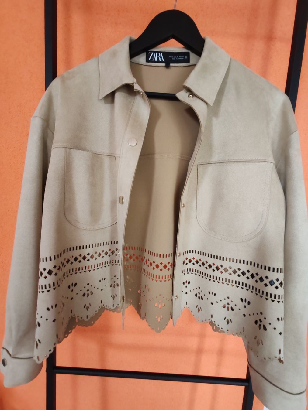 Camicette: Neue Bluse aus Lederimitat von Zara – Nuovo (secondo la descrizione) da Egnach venduto da bgdo26 1