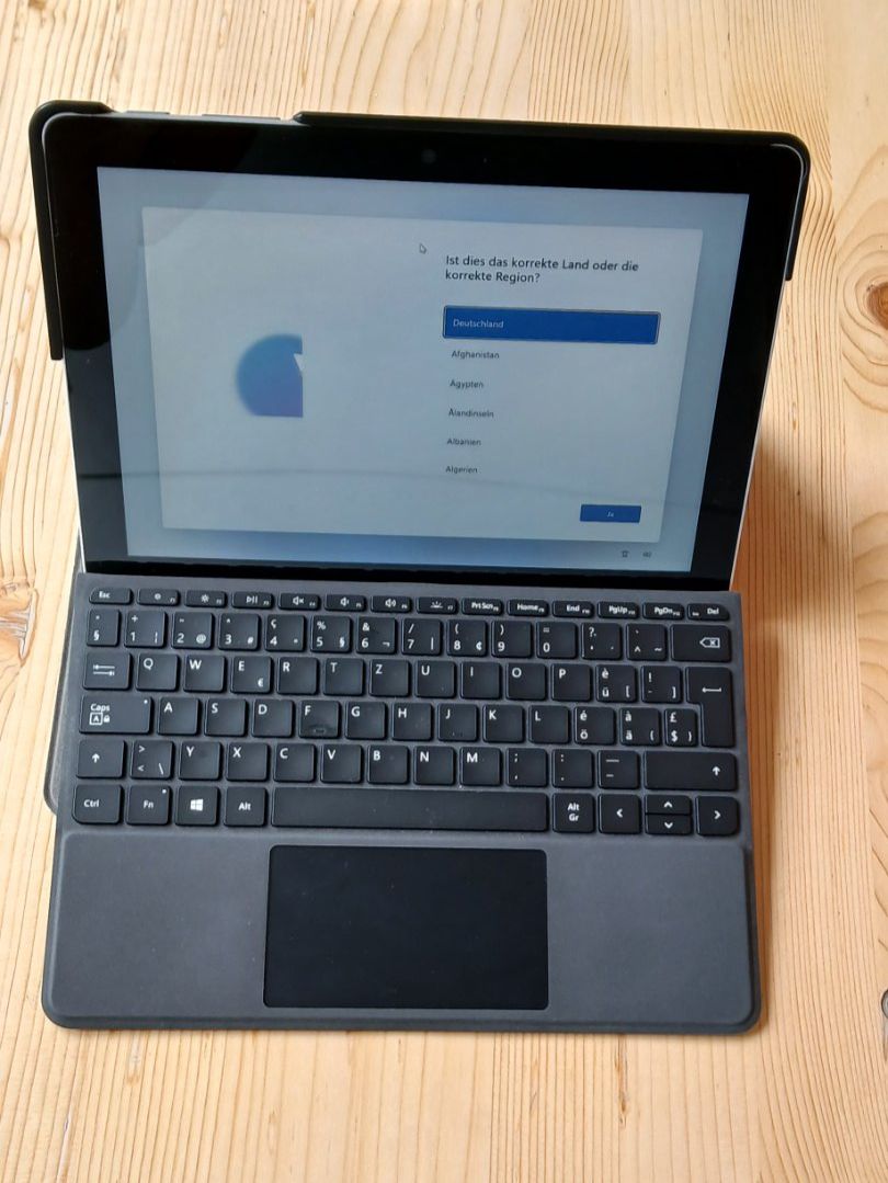 Microsoft Tablet PC: Surface Go Consumer Model 1824  UEFI: 1.0.38 – Usato da Zürich venduto da sebime0