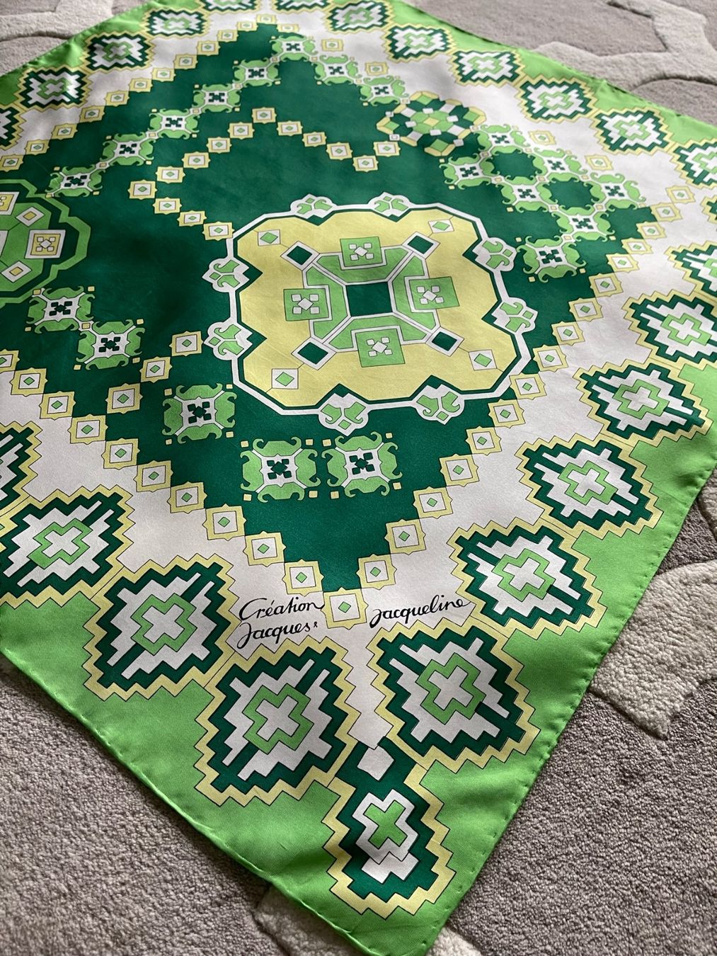 Foulards, Tücher & Schals: Wunderschönes Foulard aus Seide – Gebraucht aus Winkel von Glamour4You 8