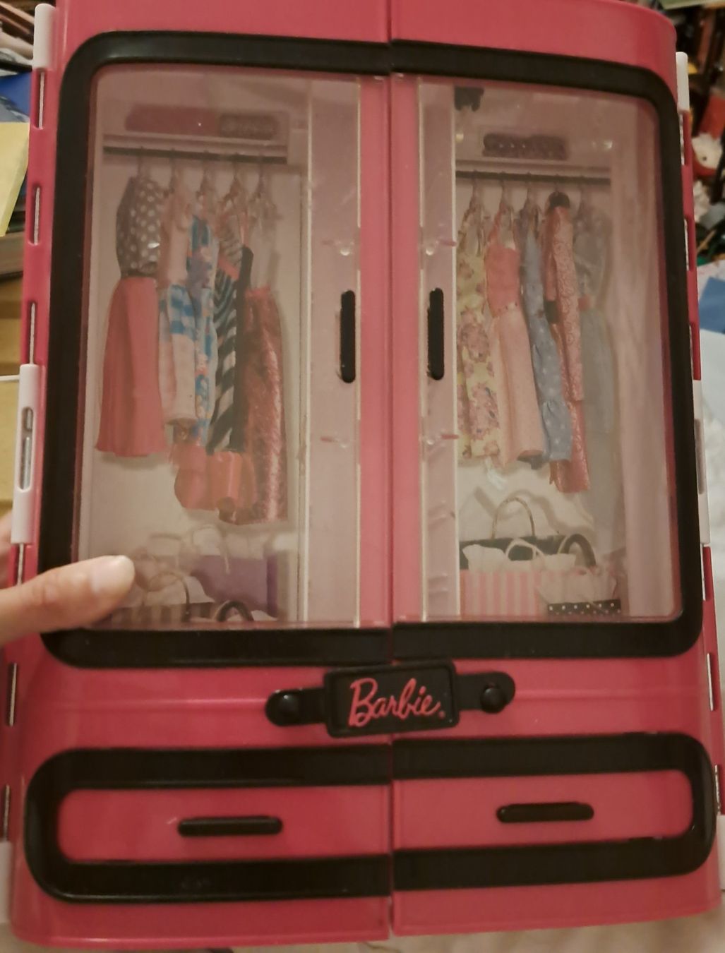 Spielzeuge: Matte Barbie Kleiderschrank – Gebraucht aus Dietikon von nat_jwf5