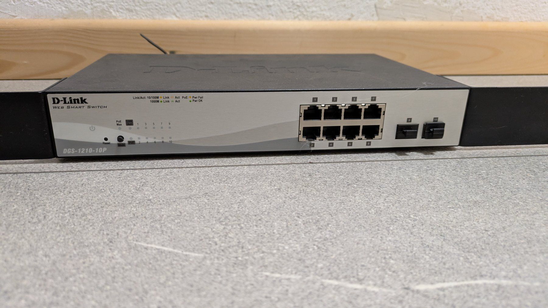 Dlink Hub & Switch: D-Link Web Smart Switch DGS-1210-10P – Usato da Sargans venduto da Tht