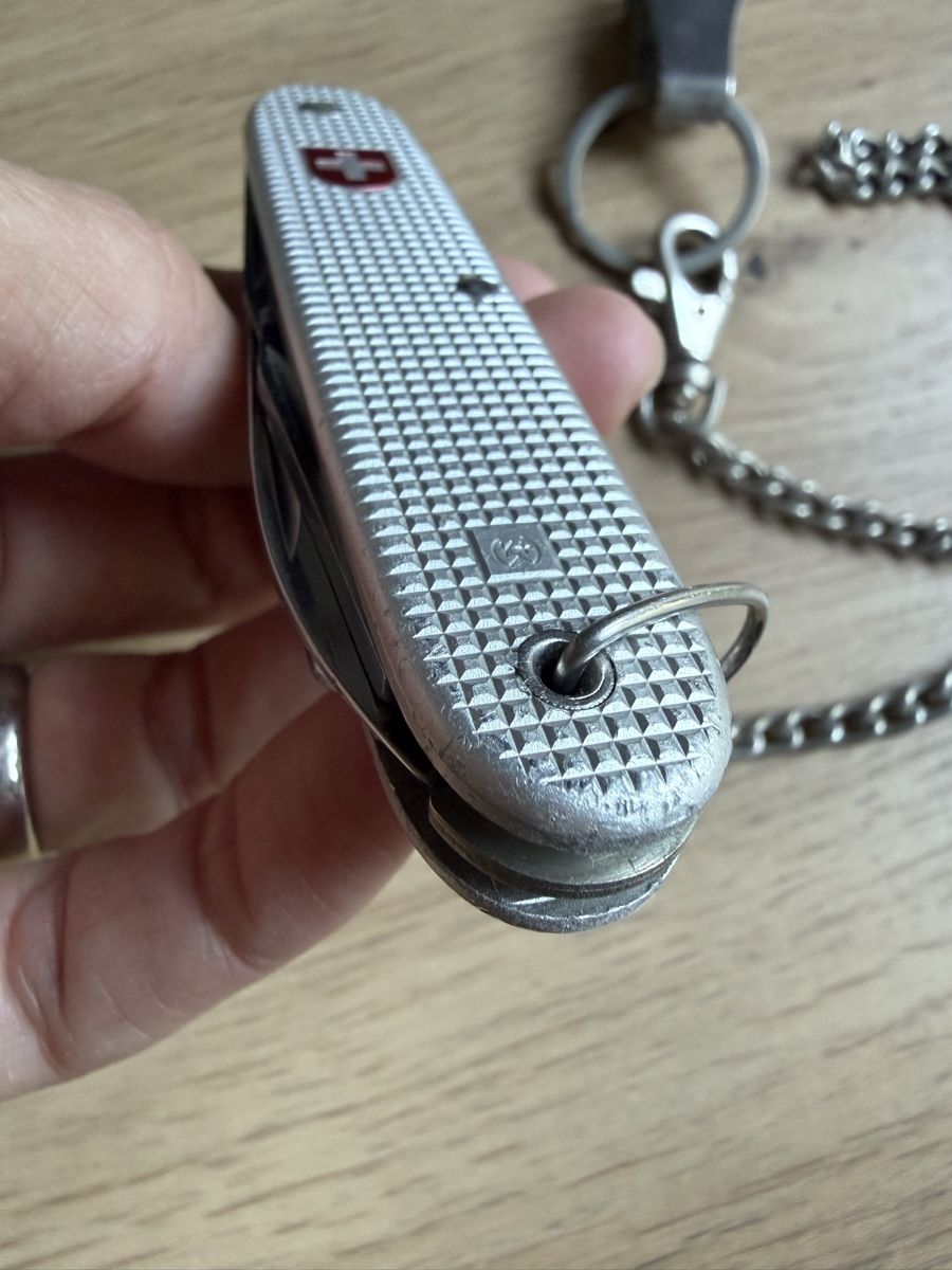 Victorinox Coltelli tascabile: Victorinox Sackmesser 1983 mit Gürtelhalter – Usato da Buch am Irchel venduto da Sweetharth 2