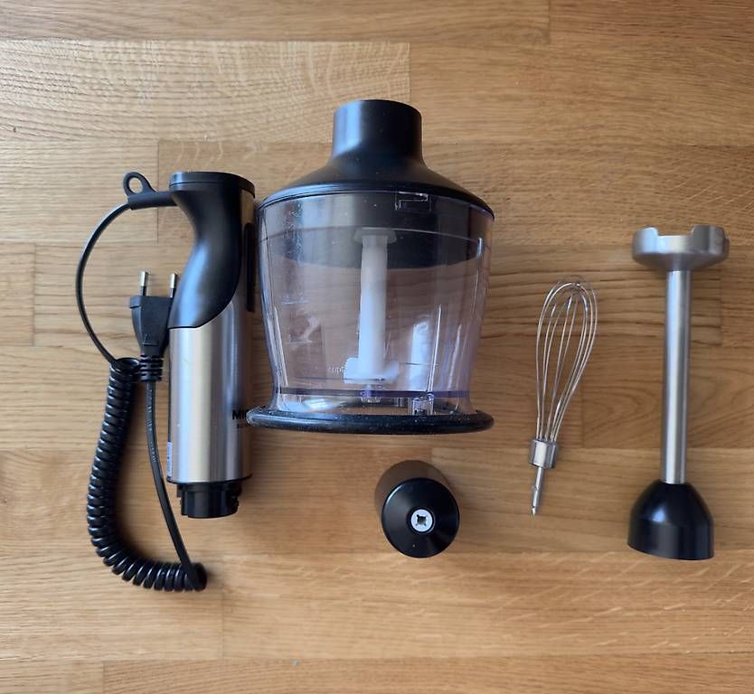 Küchengeräte: Robot de cuisines et ses accesoires – Gebraucht aus Yverdon-les-Bains von ele_z7jf