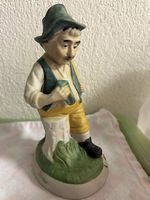 Porzellanfigur Knabe mit Hut und Weste guter Zustand