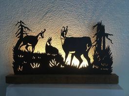 Gamsfamilie im Gebirge