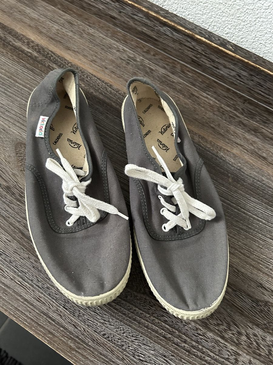 Scarpe da donna: Victoria Stoffschuhe Grau Gr. 39  – Nuovo (secondo la descrizione) da Beringen venduto da Sternli650
