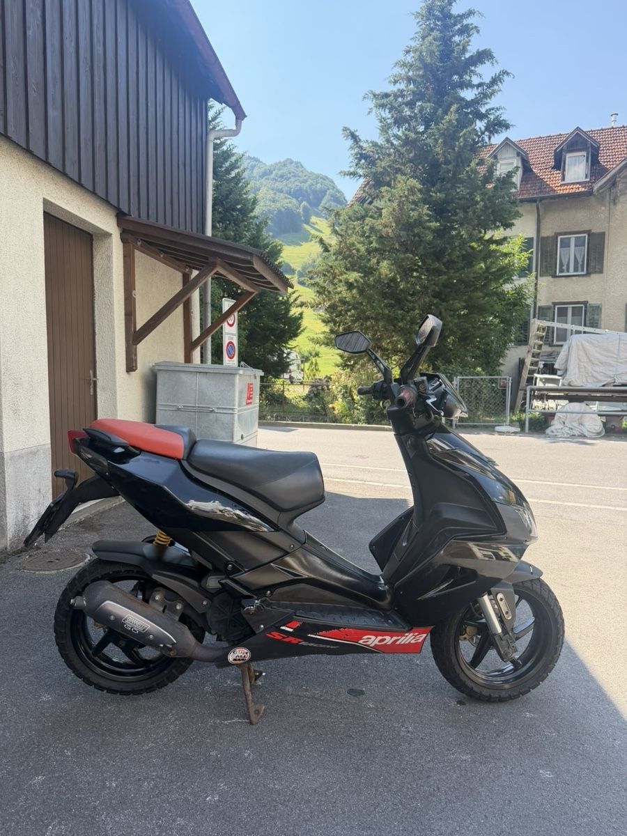 Aprilia Scooters: Aprilia SR50  – D'occasion à Schwanden GL par jm7_s5kk 4