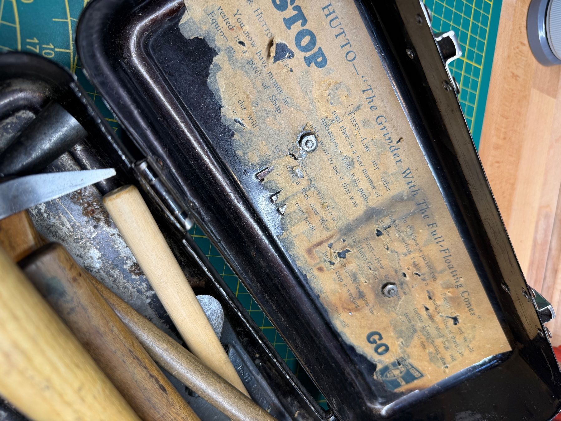 Tutti gli attrezzi: Vintage  Werkzeugkasten mit hammer – Usato da Niederhasli venduto da swissbrocki 3