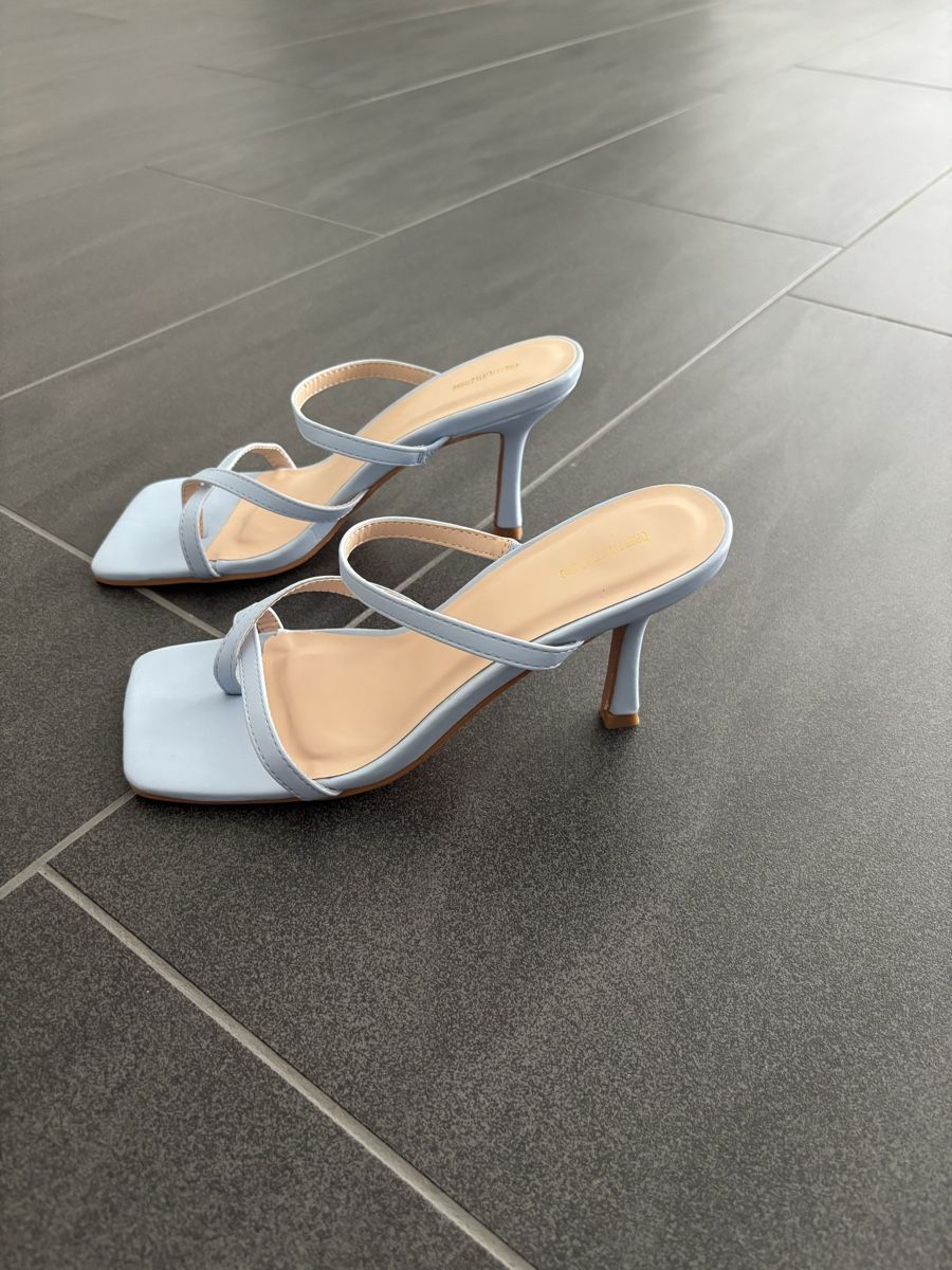 Damenschuhe: HELLBLAUE SANDALETTEN MIT ABSATZ – Neu (gemäss Beschreibung) aus Kreuzlingen von MFabiana 1
