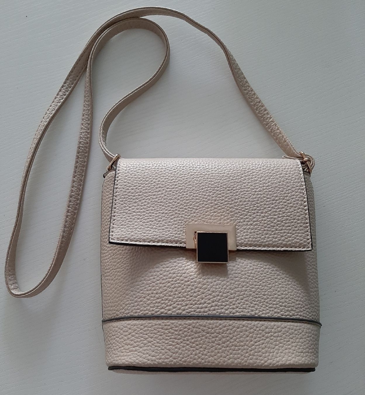 Borse da donna: Handtasche beige – Nuovo e nell'imballaggio originale da Hochdorf venduto da Amazone0 1