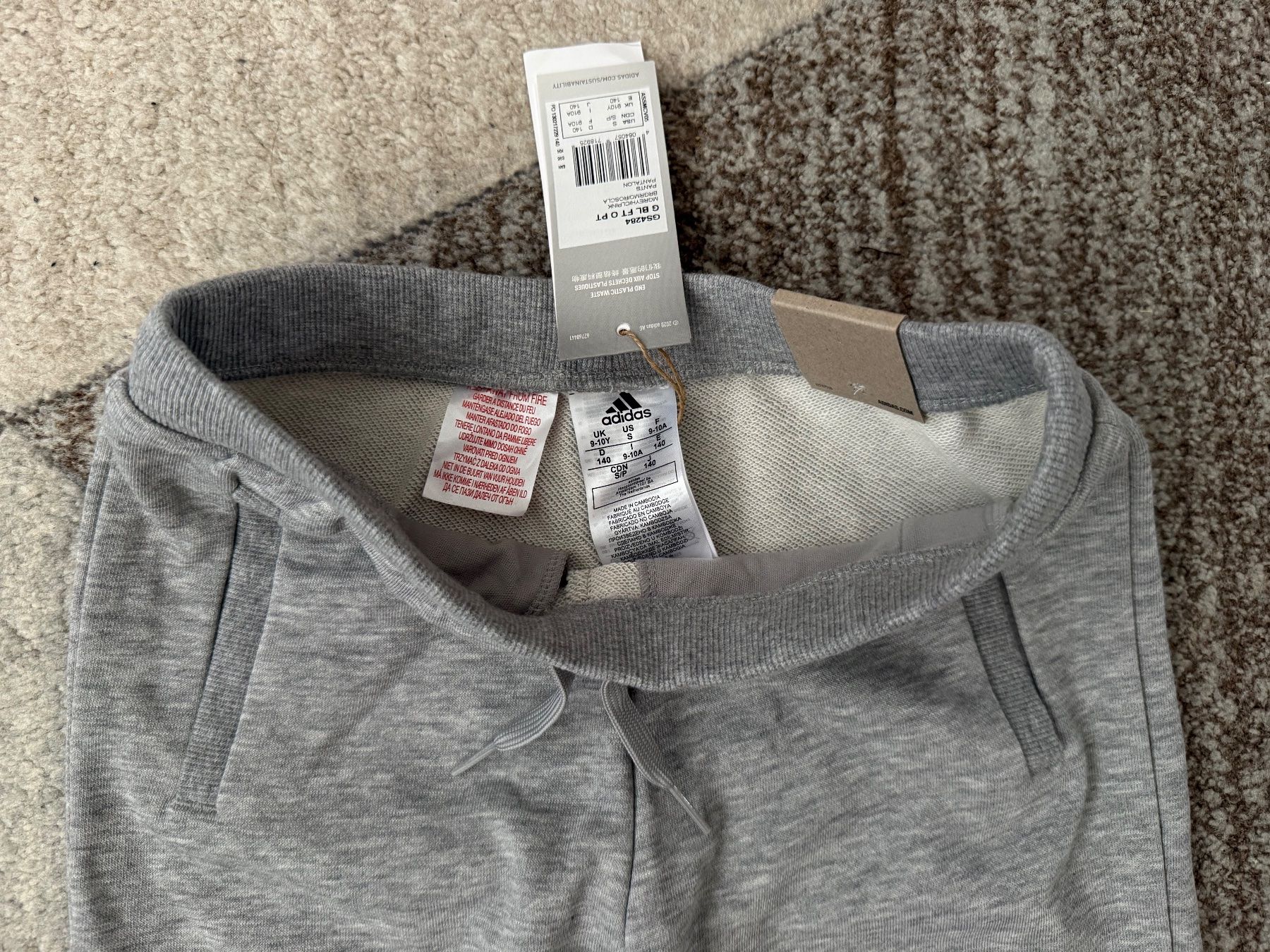 Adidas Hosen: Sporthose Adidas Mädchen Gr.140 Neu – Neu und originalverpackt aus Zürich von makmakmak 3