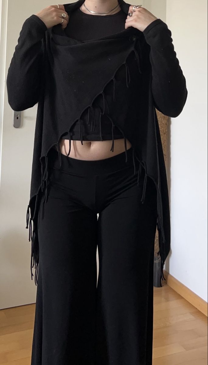 Vestes: schwarze Strickjacke mit Fransen – Neuf (Voir description) à Aesch BL par noe_xz5r