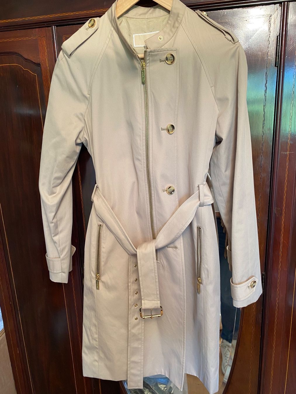 Michael Kors Mäntel: Modischer Trenchcoat Micheal Kors – Neu (gemäss Beschreibung) aus Muttenz von Winzaren