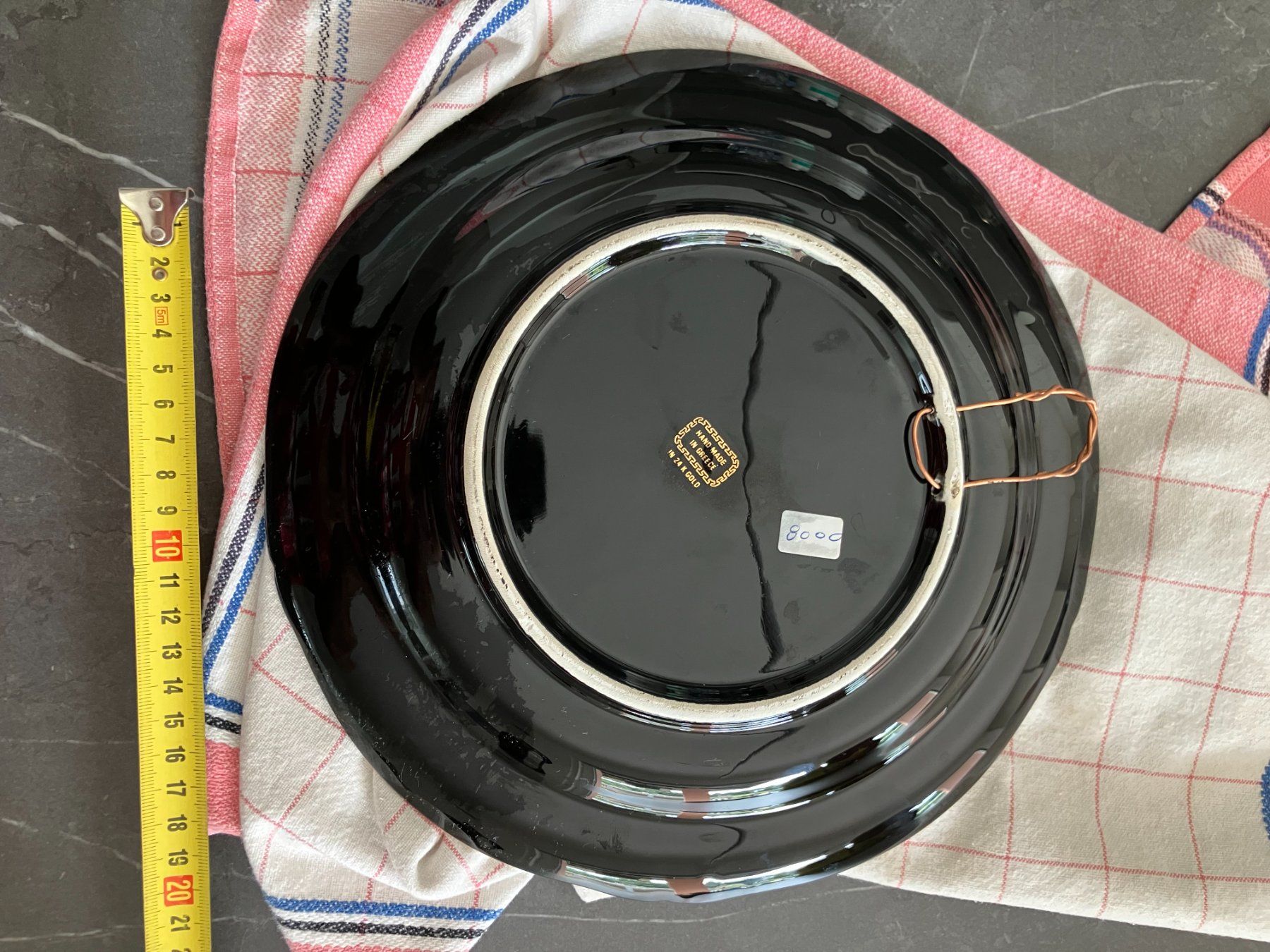 Piatti: Piatto decorativo nero e oro, stile greco antico – Usato da Origlio venduto da Zeto.81 3