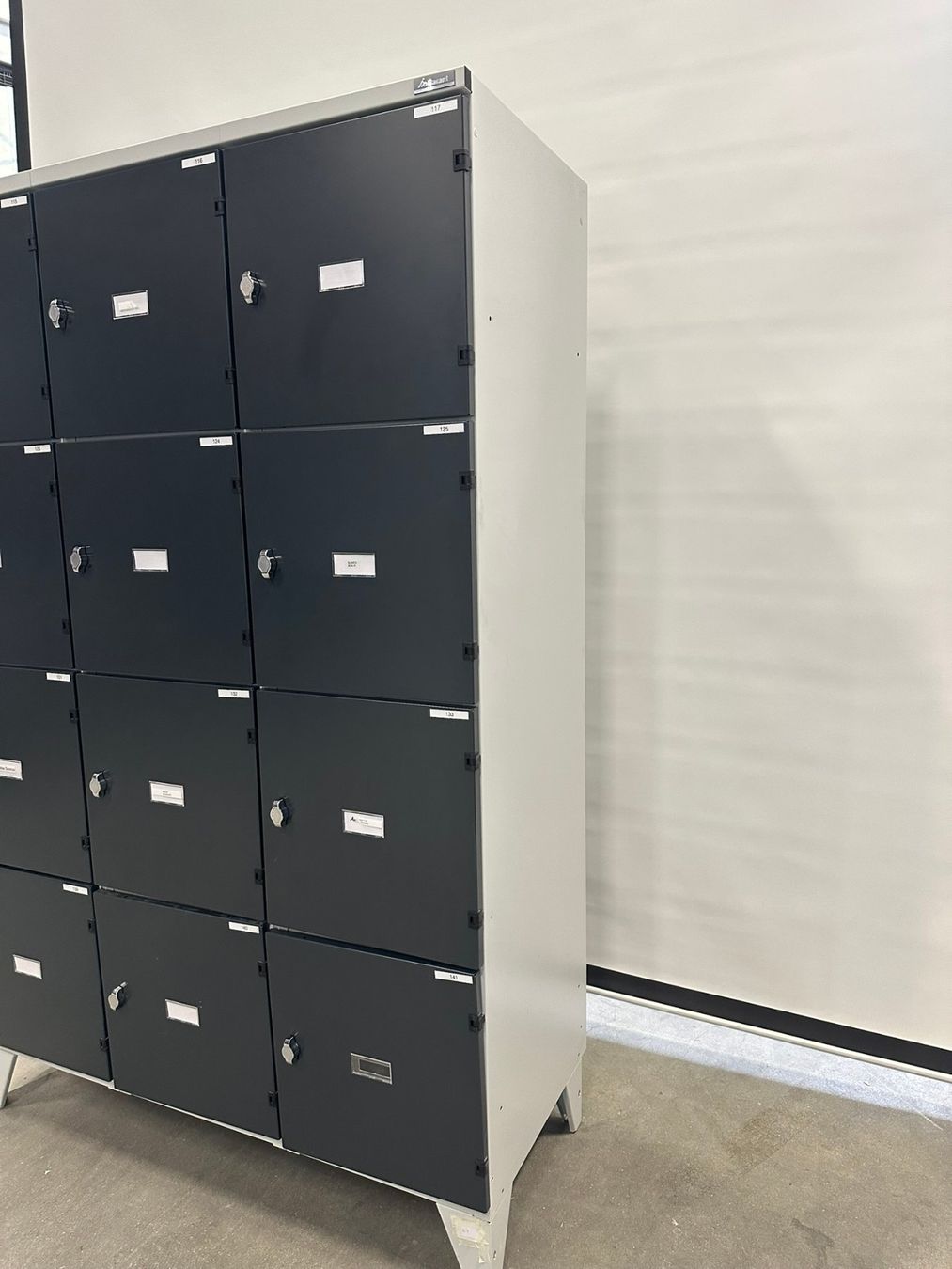 Armadi: Vestiaire Garant – Usato da La Chaux-de-Fonds venduto da Greub_Machines 1