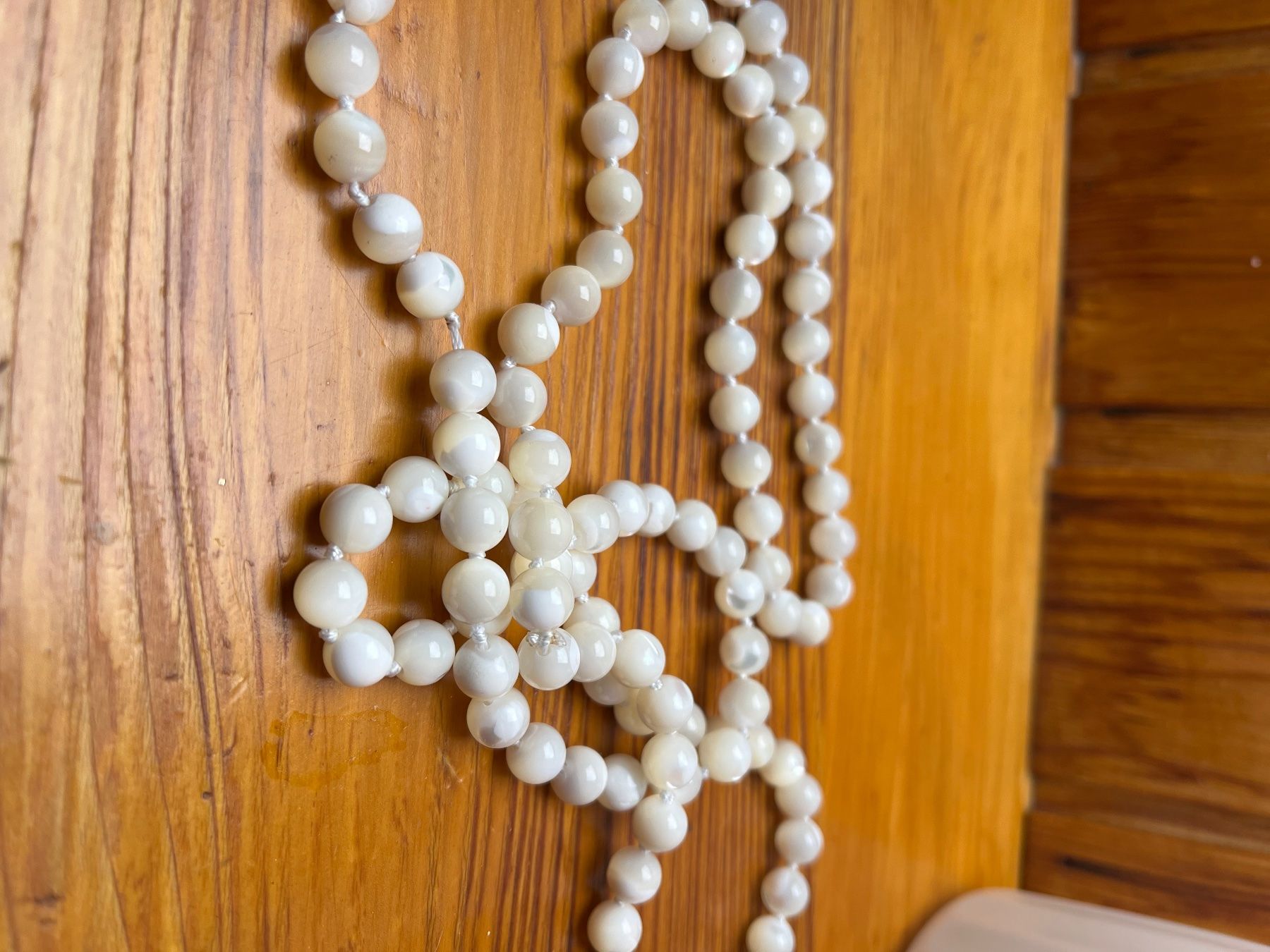 Ketten: collier de perles blanches en agate – Gebraucht aus La Rippe von Leg_pupasch 2