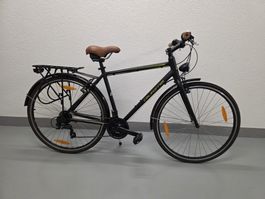 Velotragekorb & Helm für Herren-Bike, perfekt für den Sommer
