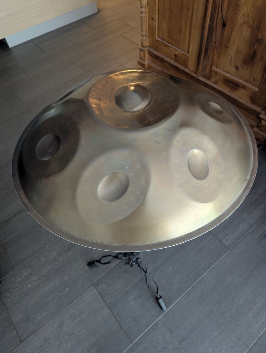 Musikinstrumente: Handpan mit Ständer (Rammerdrum) – Gebraucht aus Chur von astrakan