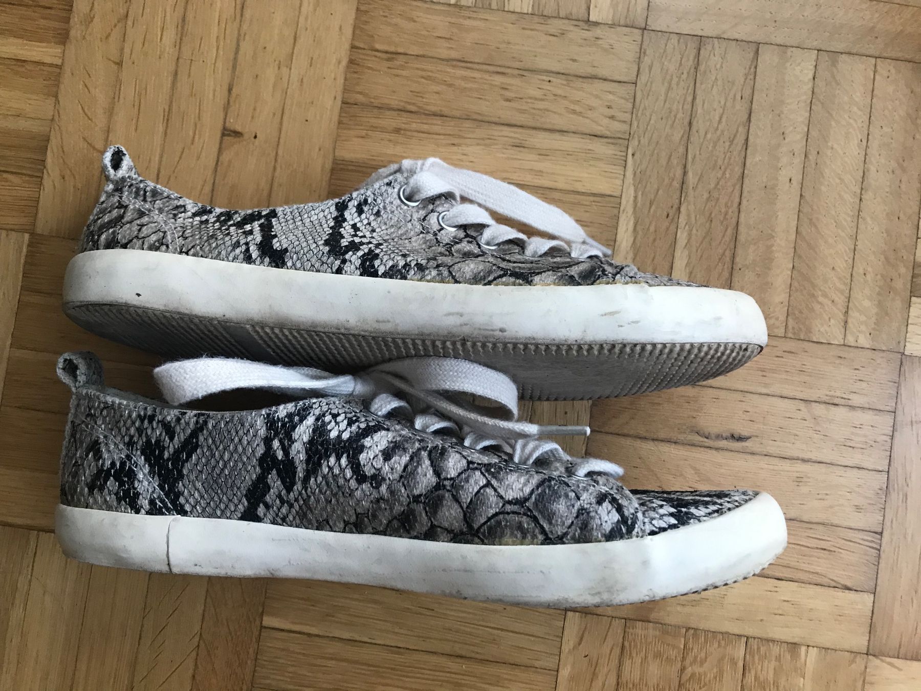 H&M Scarpe da donna: Stoffschuh Sneaker von H&M Grösse 37 Schlangenmuster – Usato da Emmenbrücke venduto da Hathor123 1