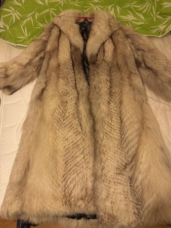 Manteau de fourrure renard argenté vintage, élégant et chaud
