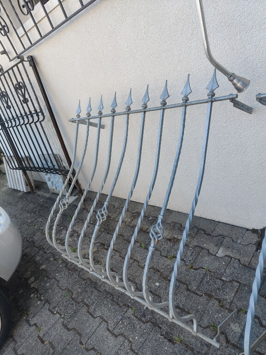 Griglie e Inferriate: Fenstergitter B112xL112xT50 mit Halterung – Usato da Ehrendingen venduto da Axe31 1