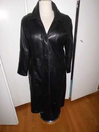 Longue manteau noir en cuire T. 44