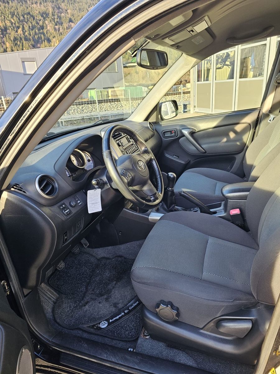 Toyota Automobili: Toyota RAV 4  – Usato da Domat Ems venduto da qen_7mfm 1