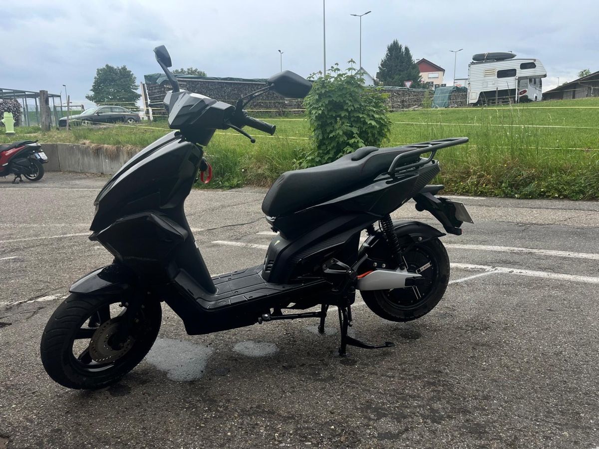 Veicoli elettrici: E-Roller Bosch-Motor 3 KW neuwertig – Usato da Wädenswil venduto da Paola_M 1