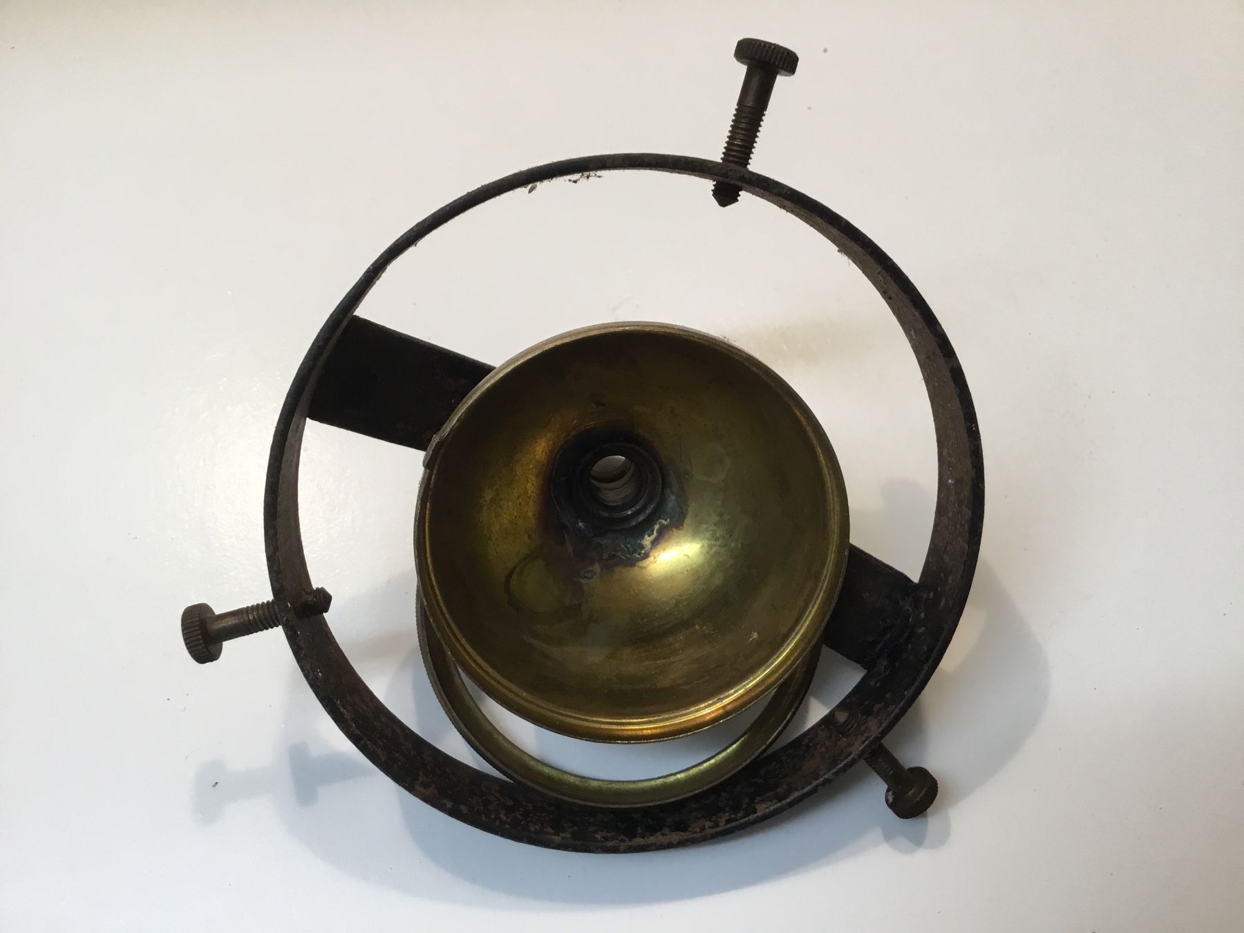 Lampade: Antike Lampe aus Bakelit und Messing – Usato da Kreuzlingen venduto da Schuggerman 3