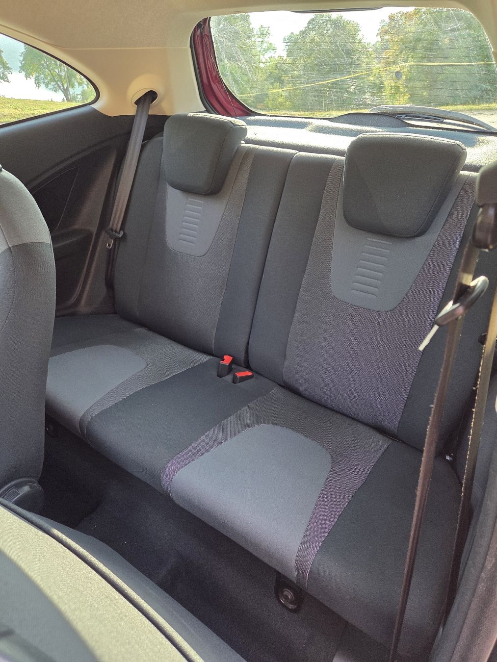 Ford Autos: Ford Ka – Gebraucht aus Walchwil von hur_9r5g 5