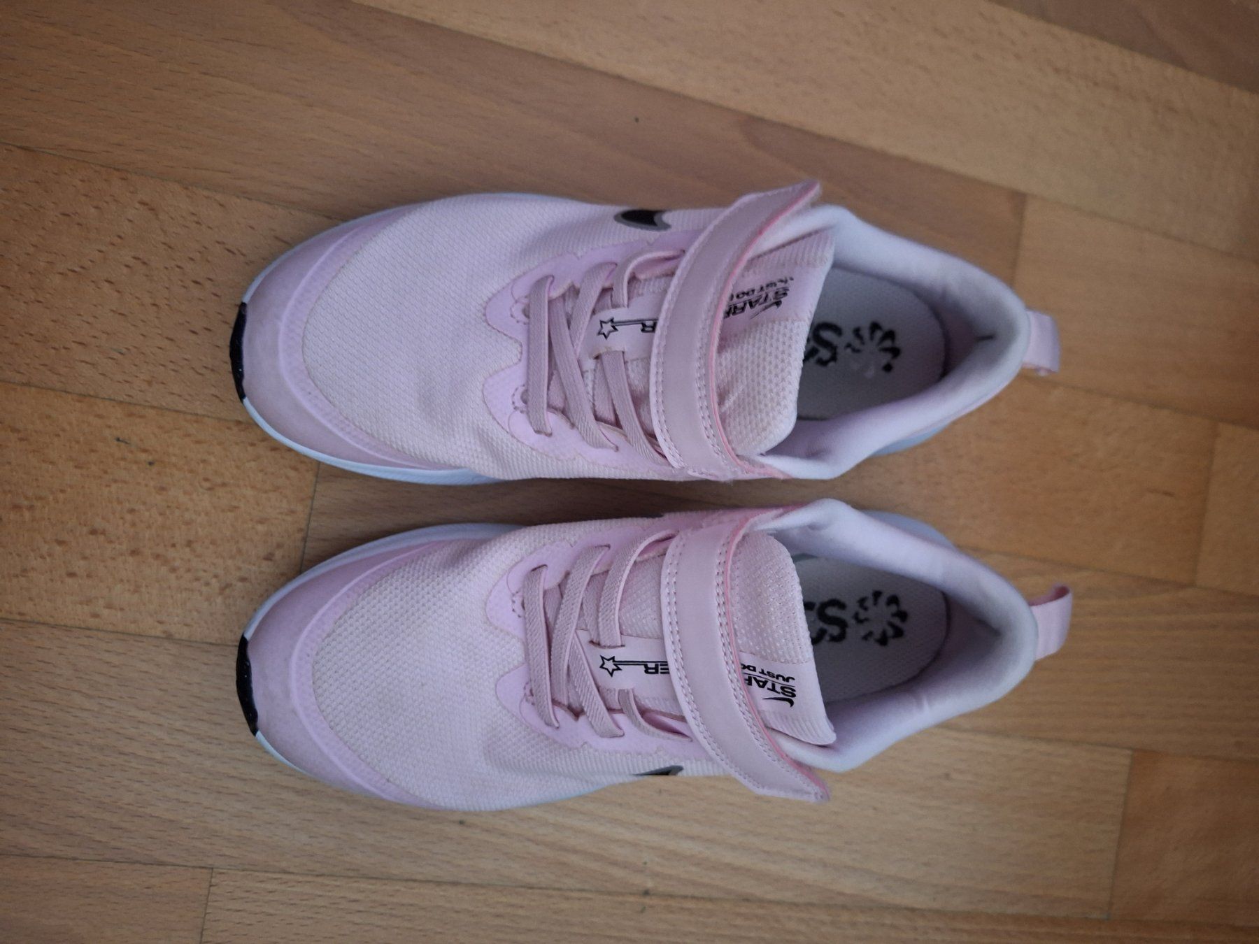 Nike Scarpe per ragazze: Mädchen Schuhe Gr. 34 – Usato da Richterswil venduto da zsubaba86 1